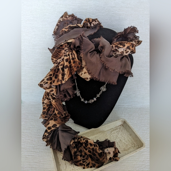 unknown Accessories - Elegant Brown Cheetah Print Scarf 48" EUC